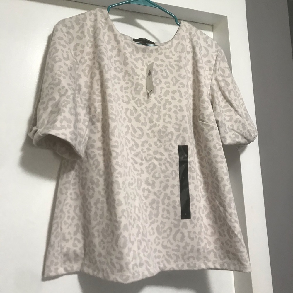 NWT Banana Republic Leopard Print Top - Size Large Cream & Grey Cute Sleeves